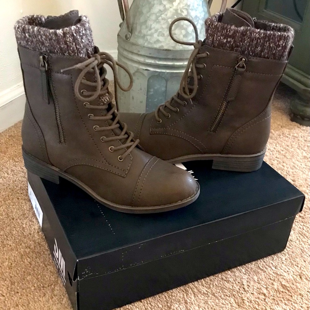 New brown lace up boots size 7 1/2